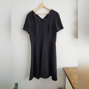 tiffany and co wardrobe v neck short sleeve midi dress. Size 10. EUC